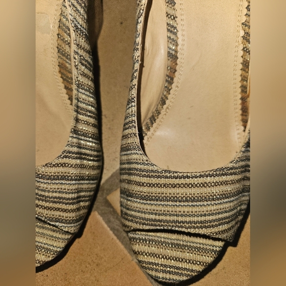 Report Womans Wedge Style Open Toe Shoe Size 10 - Picture 2 of 9